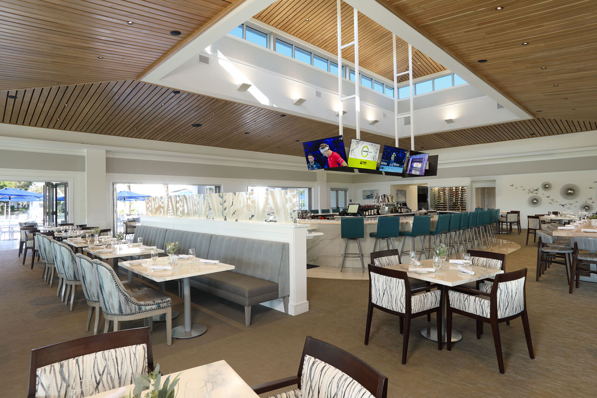 Dining at Wyndemere Country Club
